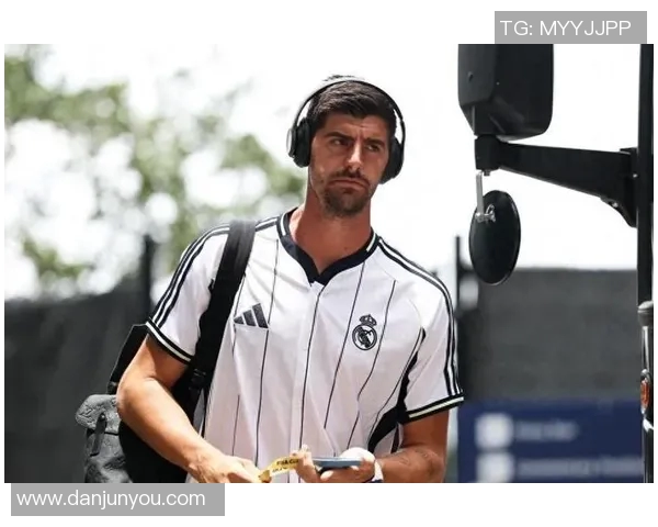 库尔图瓦：从门将到传奇的成长之路与职业生涯回顾