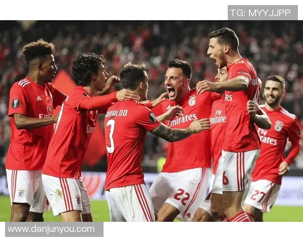 法马里卡奥主场迎战本菲卡期待精彩对决与胜利的较量 法马里卡奥主场迎战本菲卡期待精彩对决与胜利的较量