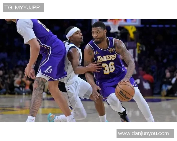 湖人对阵鹈鹕哈雷尔表现抢眼展现强大实力与团队默契 湖人对阵鹈鹕哈雷尔表现抢眼展现强大实力与团队默契