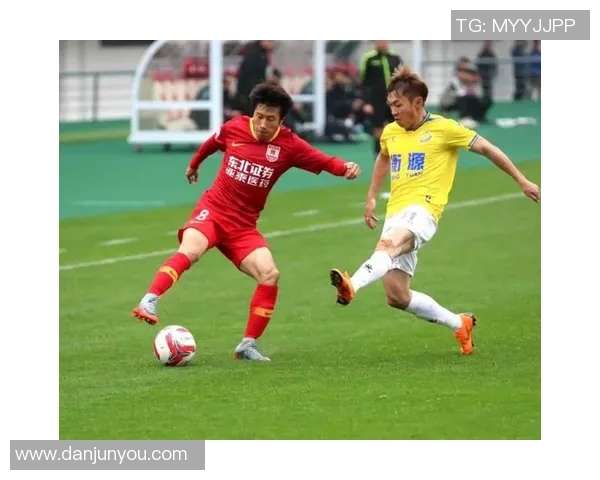 直播盛况申鑫与亚泰激战正酣球迷齐聚见证精彩瞬间 直播盛况申鑫与亚泰激战正酣球迷齐聚见证精彩瞬间