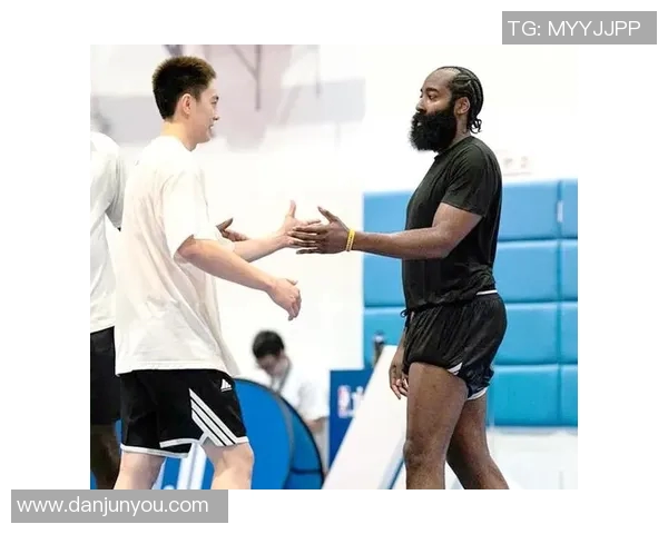 胡明轩的篮球之路：从少年梦想到职业赛场的辉煌历程与成长故事