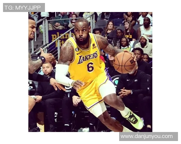 詹姆斯历史性成就达成四万分一万板一万助的传奇时刻