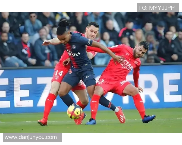 里昂与塞尔维特的激烈对决谁能在这场比赛中笑到最后 里昂与塞尔维特的激烈对决谁能在这场比赛中笑到最后