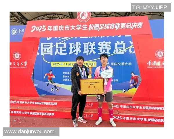 重庆足球队在足球配合排行榜中荣登第八名展现出强劲实力与团队默契 重庆足球队在足球配合排行榜中荣登第八名展现出强劲实力与团队默契