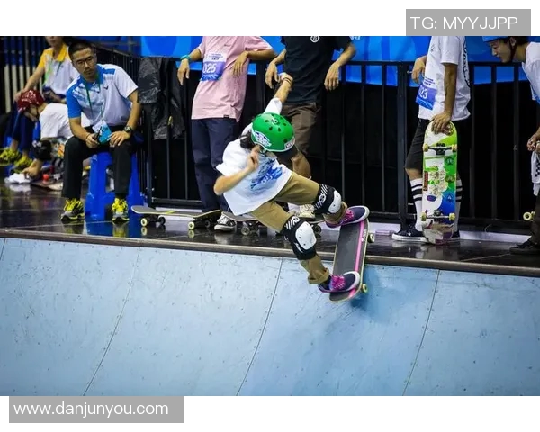 重庆滑板队在滑板灵活性排行榜中荣获第十名展现出色实力与潜力